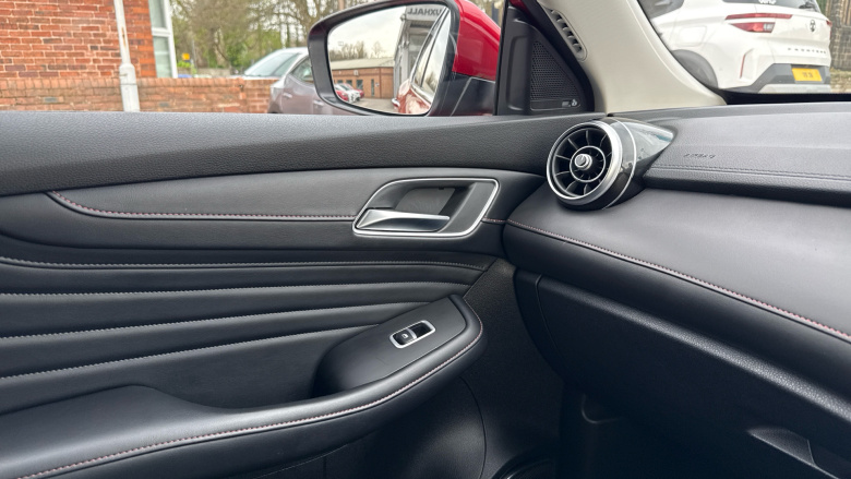 MG Hs 1.5 T-GDI Exclusive 5dr Petrol Hatchback